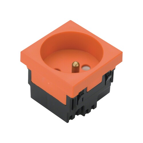 Gniazdo 1-krotne z uziemieniem DATA 2P+Z 33st czerwony, system 45x45, tehalit.GB-EG Hager EER1333020